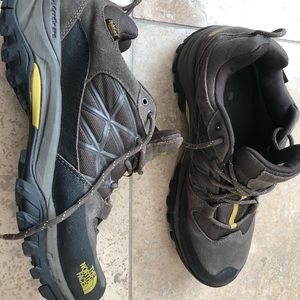 Mens Northface insulated hiking boots